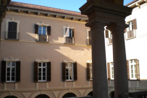 Palazzo storico a Novara